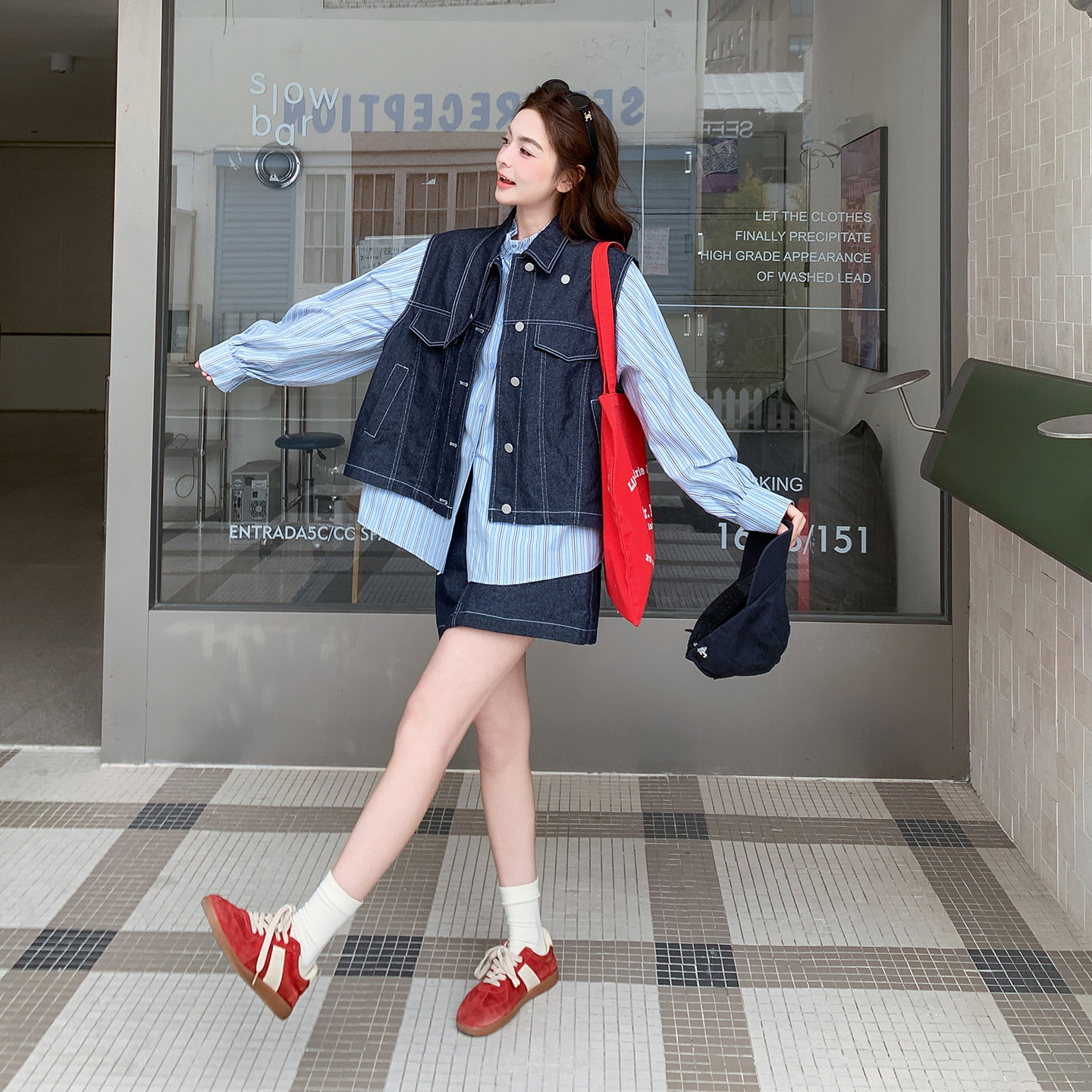 盐系甜酷松弛感牛仔马甲套装女2026新款小个子条纹衬衫短裙三件套