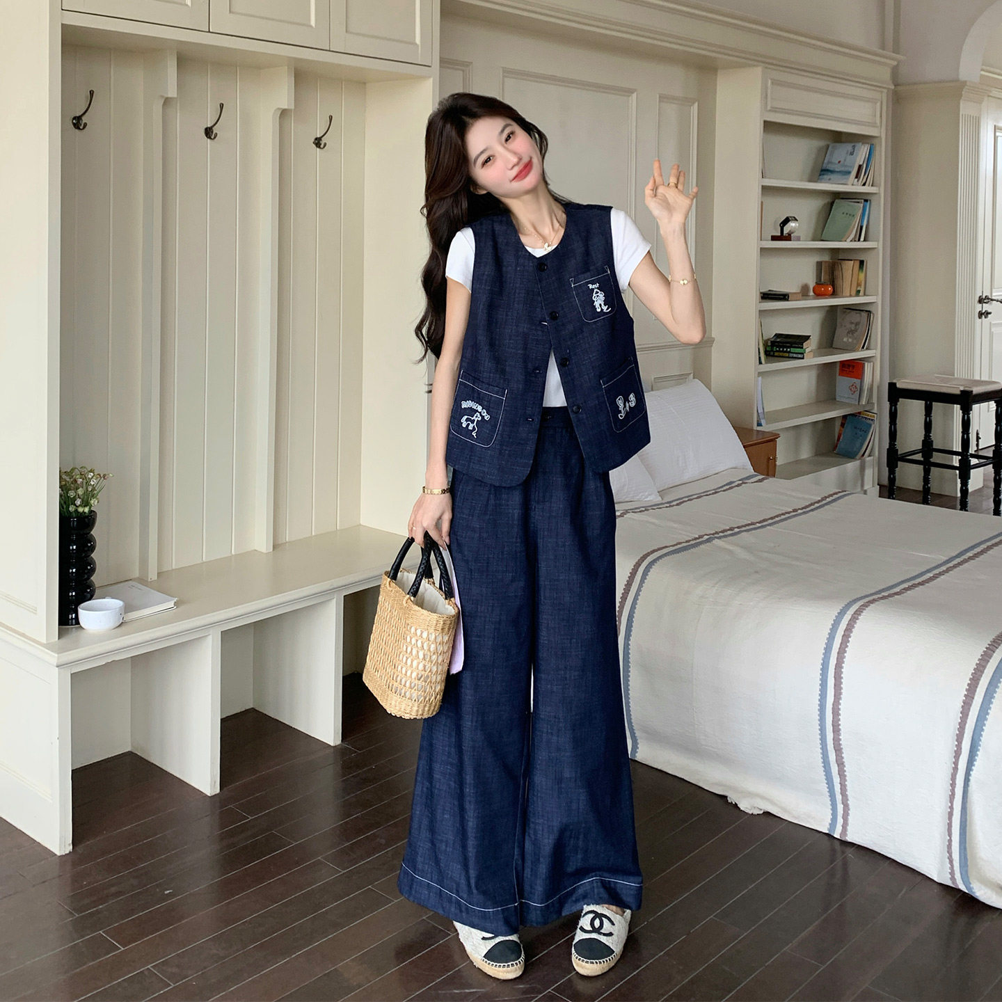 2026年早春时尚爆款高端刺绣马甲套装女新款高腰显瘦阔腿裤两件套