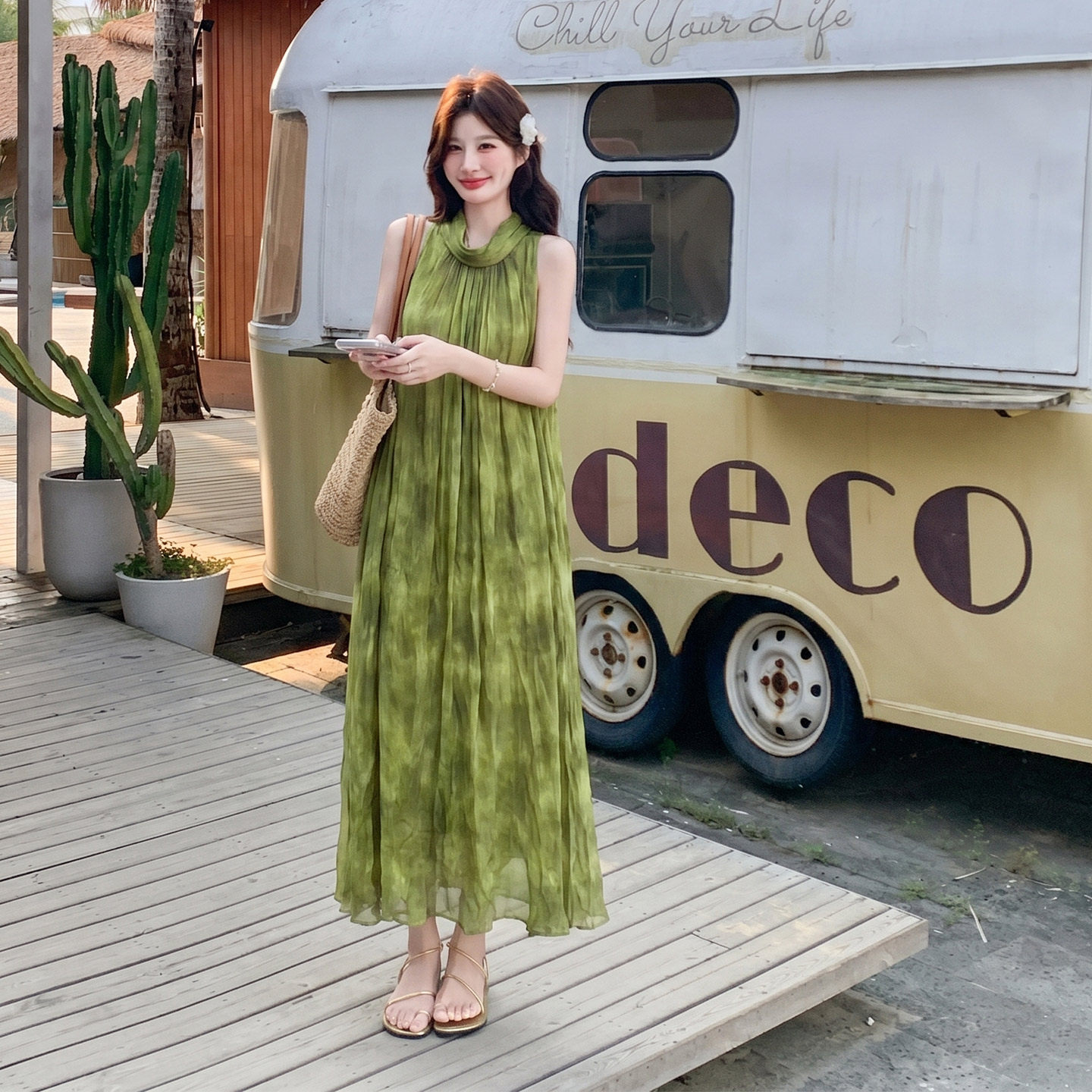 夏日森系清冷风连衣裙女中长款2026新款法式浪漫度假风晕染挂脖裙