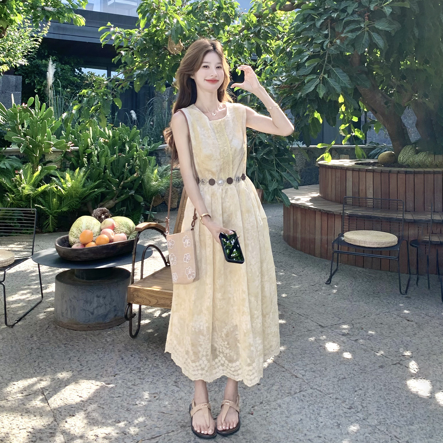 法式小资轻奢宫廷风连衣裙女2026新款夏日高级感刺绣收腰背心裙