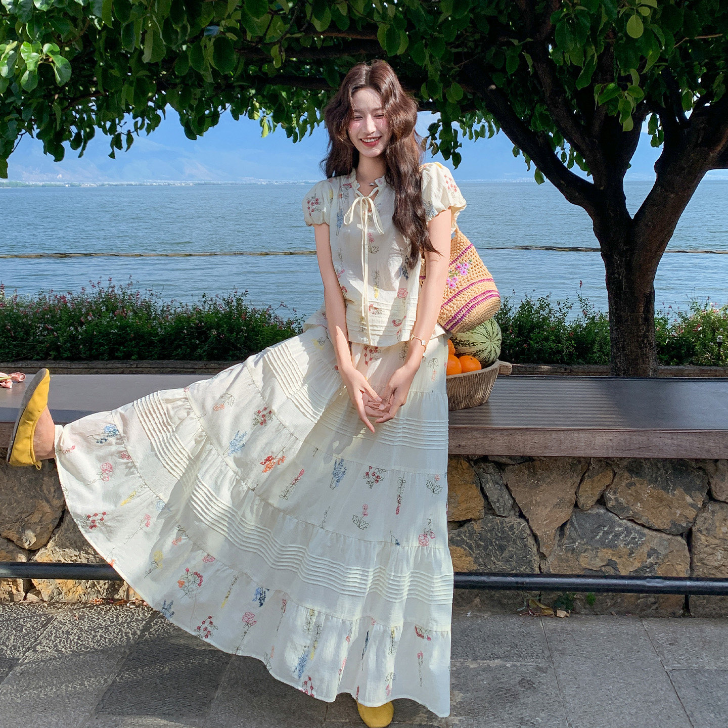森系浪漫小清新碎花刺绣套装女2026新款泡泡袖上衣半身裙两件套夏