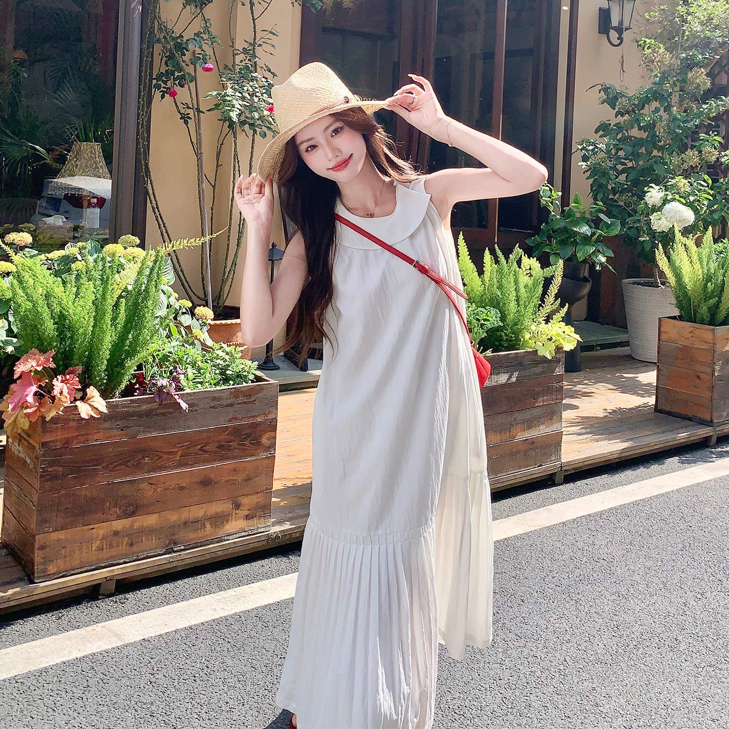 米白色甜美少女百褶拼接无袖连衣裙2026初夏新款松弛感气质A字裙