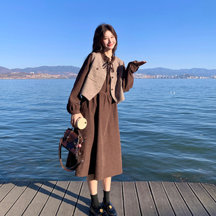 咖色法式简约高级感马甲连衣裙套装女2026春季新款花边长裙两件套