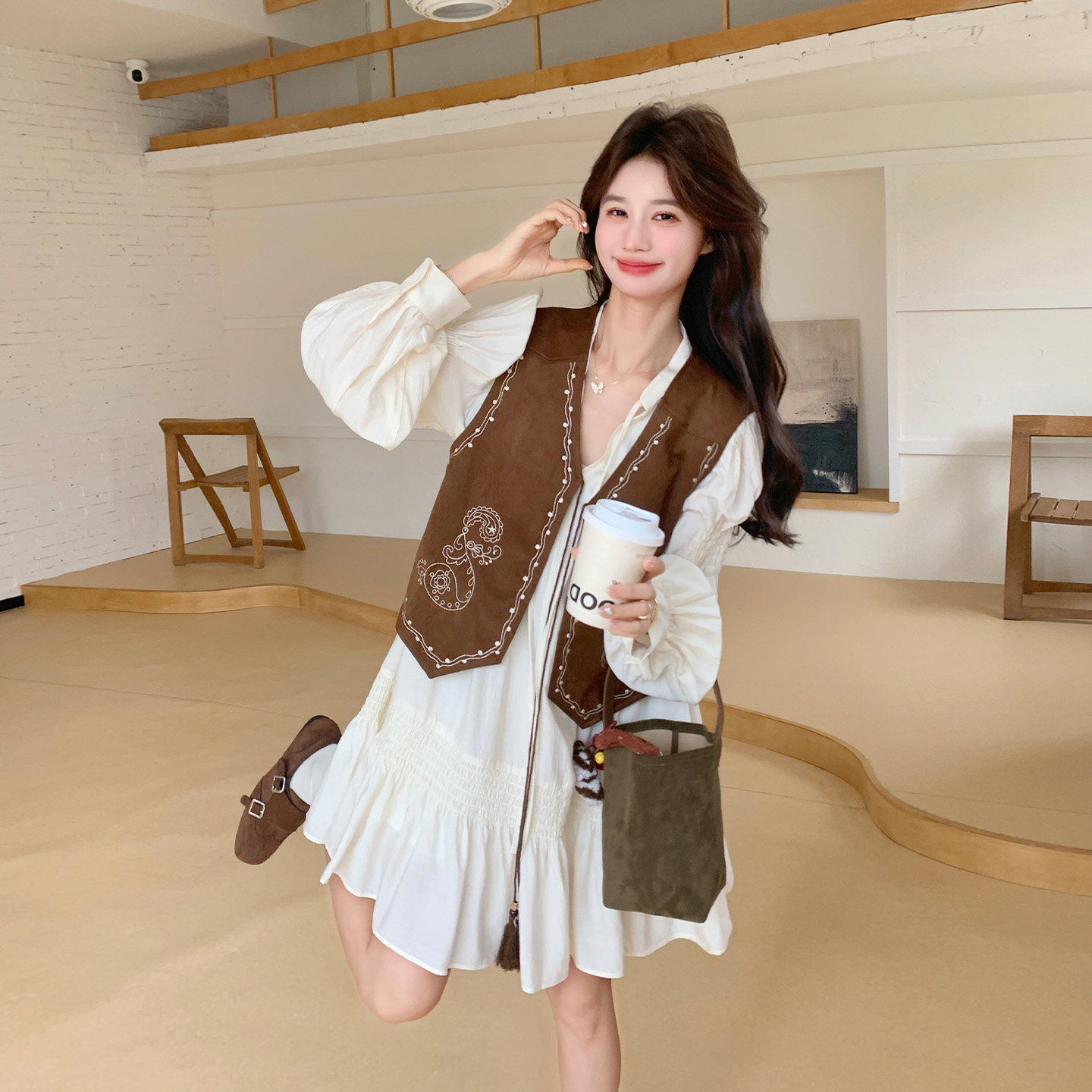 早春甜美减龄少女风长袖连衣裙套装女2026新款复古麂皮马甲两件套