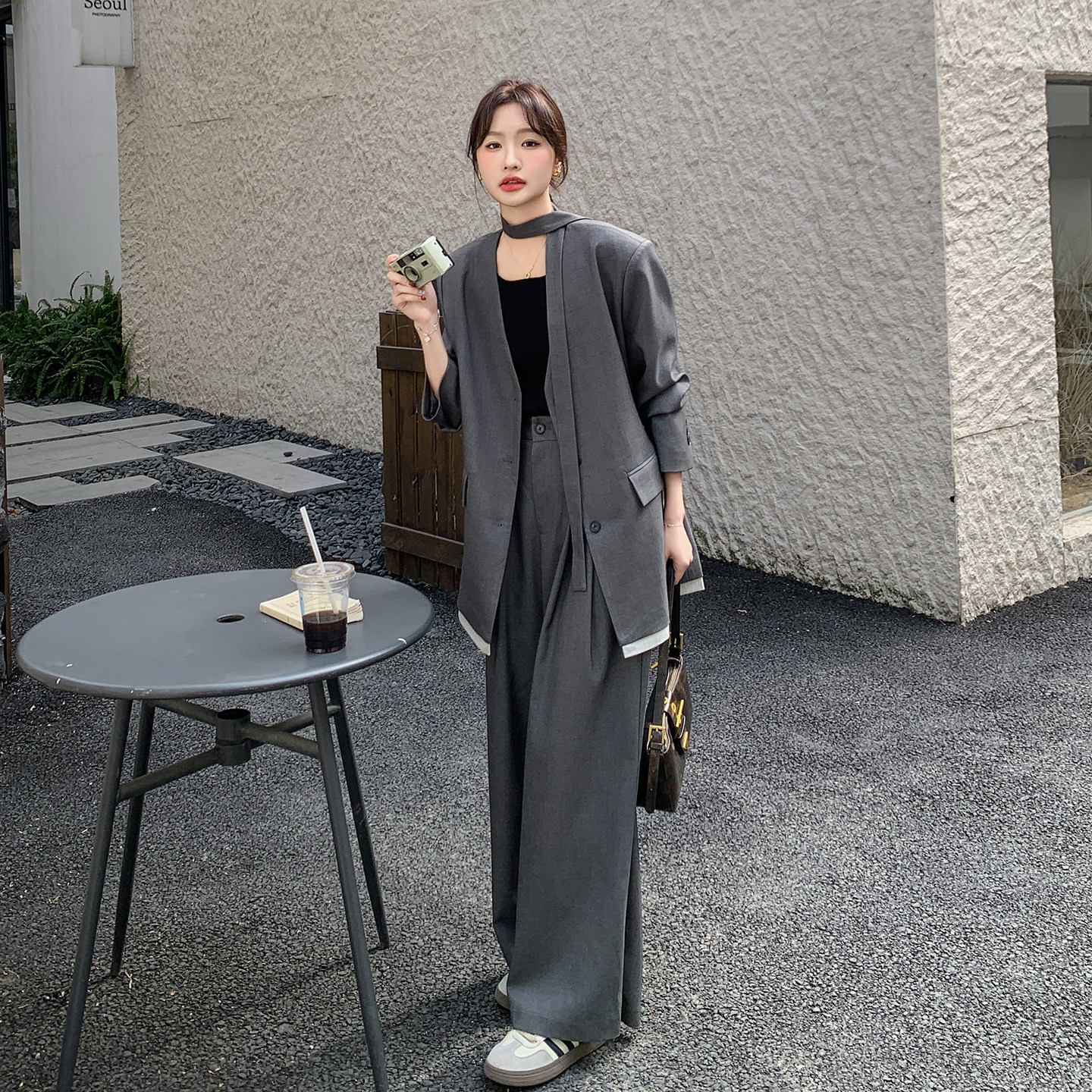 灰色轻熟高级感轻职场西装套装女2026春新款无领西服阔腿裤两件套