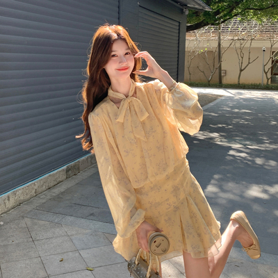 法式碎花长袖蝴蝶结领A字连衣裙