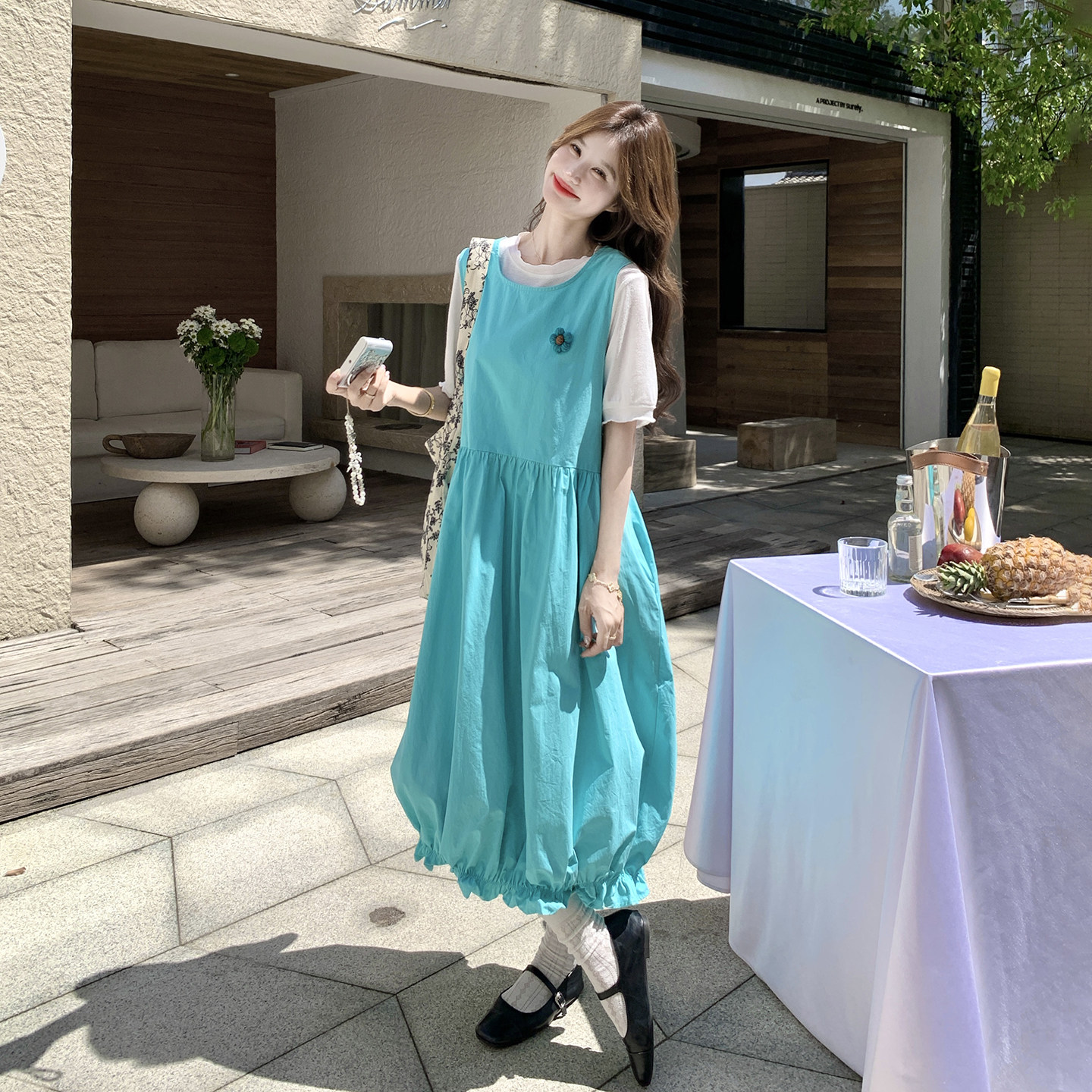 湖蓝色学院知性甜美风花苞背带裙套装2026新款夏日减龄T恤两件套