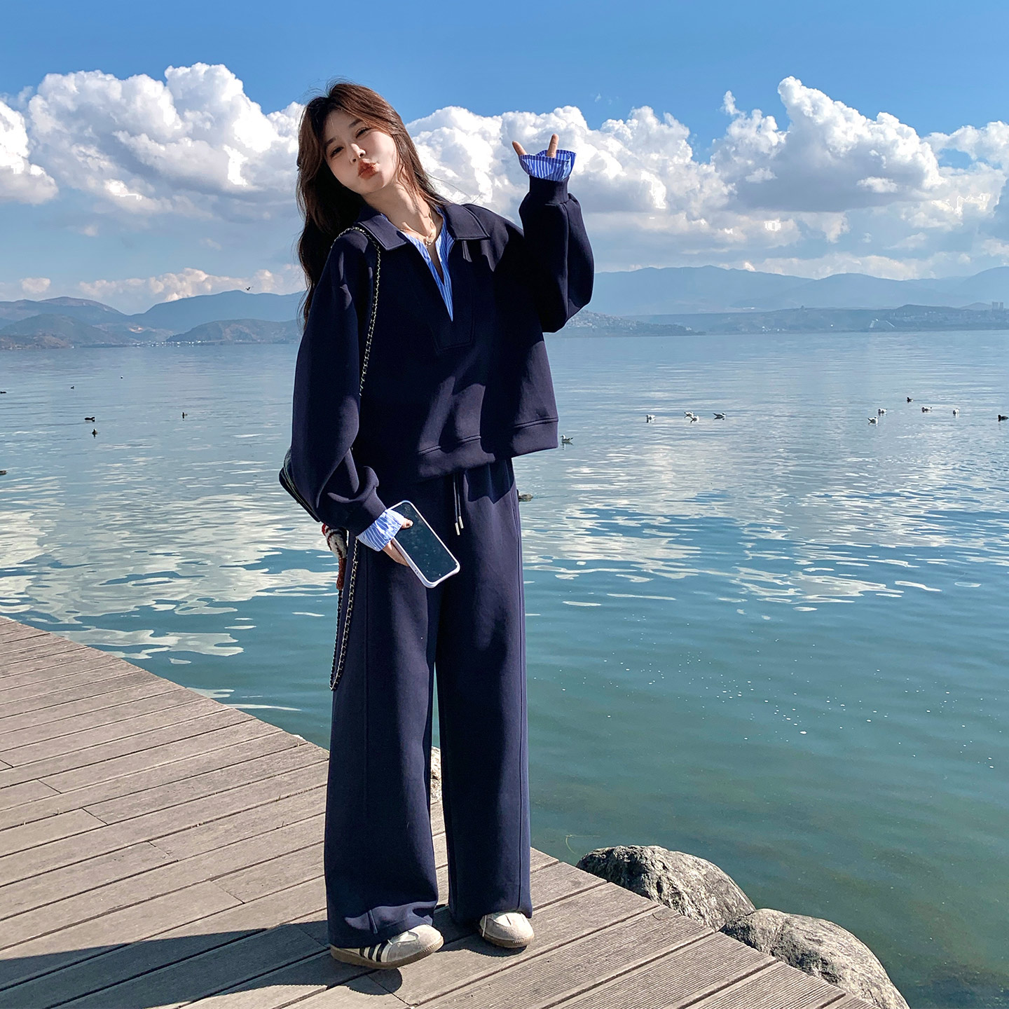 藏青色韩系休闲ins风穿搭女2026新款假两件翻领卫衣阔腿裤两件套