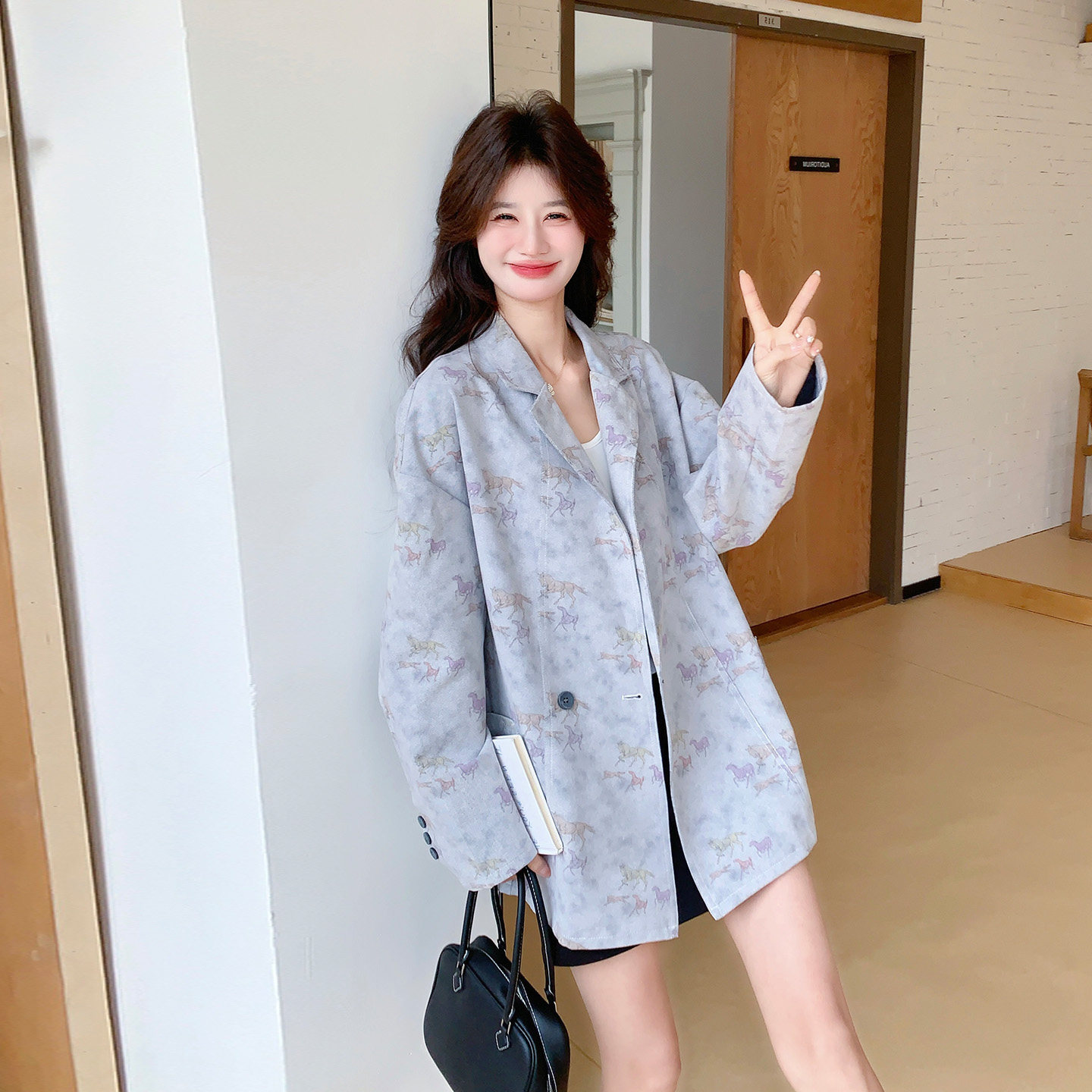 2026开春新款时尚设计感小马印花牛仔外套女韩版小个子高级感西服