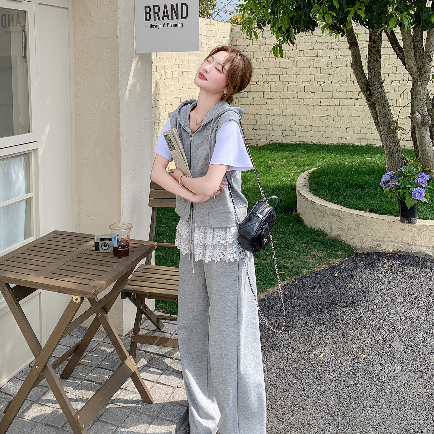 灰色假两件连帽短袖卫衣套装女2026夏季新款蕾丝屁帘阔腿裤两件套