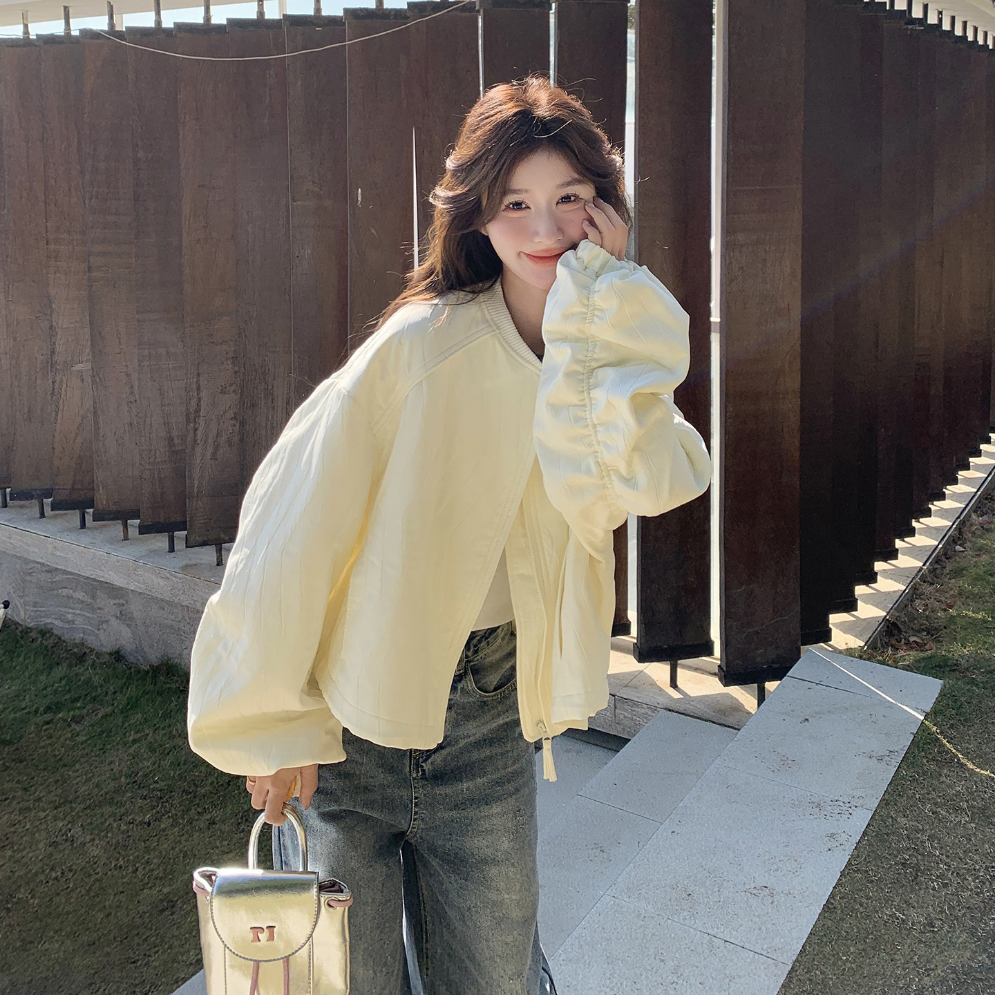 米白色休闲褶皱肌理感小个子外套女2026春季新款韩系时尚设计夹克