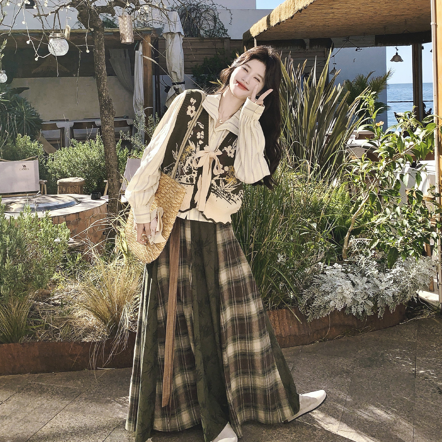 早春新中式国风穿搭套装2026新款马甲条纹衬衫格纹拼接半裙三件套