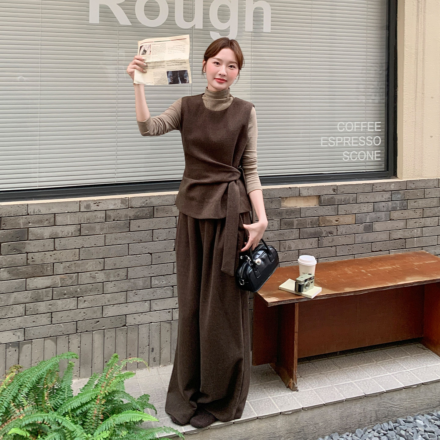 咖色轻熟慵懒风收腰系带马甲套装女2026秋天新款内搭阔腿裤三件套