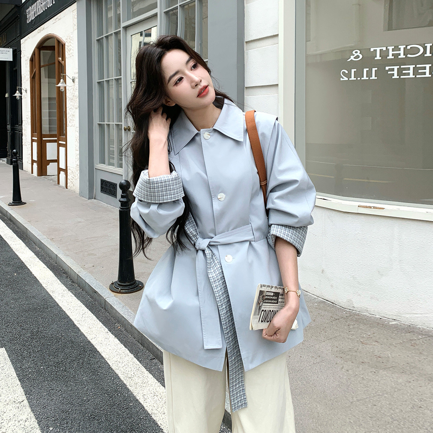 浅蓝色韩系通勤时尚小个子风衣外套女2026春新款格纹拼接收腰上衣
