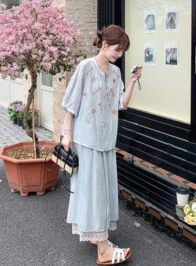 蓝色甜美文艺风夏日刺绣套装2026新款慵懒风短袖上衣阔腿裤两件套
