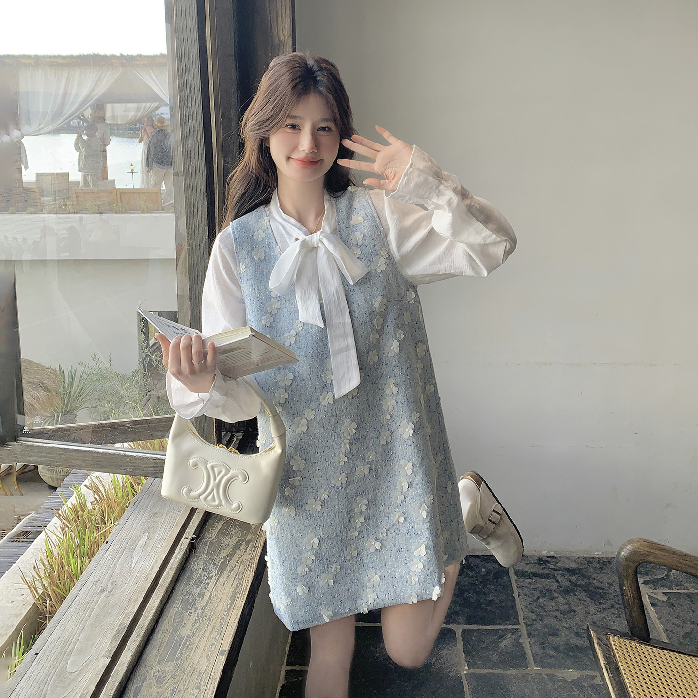 蓝色法式甜美立体花朵背心连衣裙套装女2026春新款系带上衣两件套