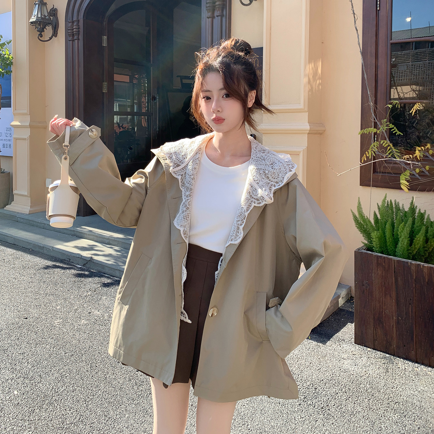 卡其色休闲甜酷风蕾丝拼接外套女2026新款韩版时尚高级感连帽风衣