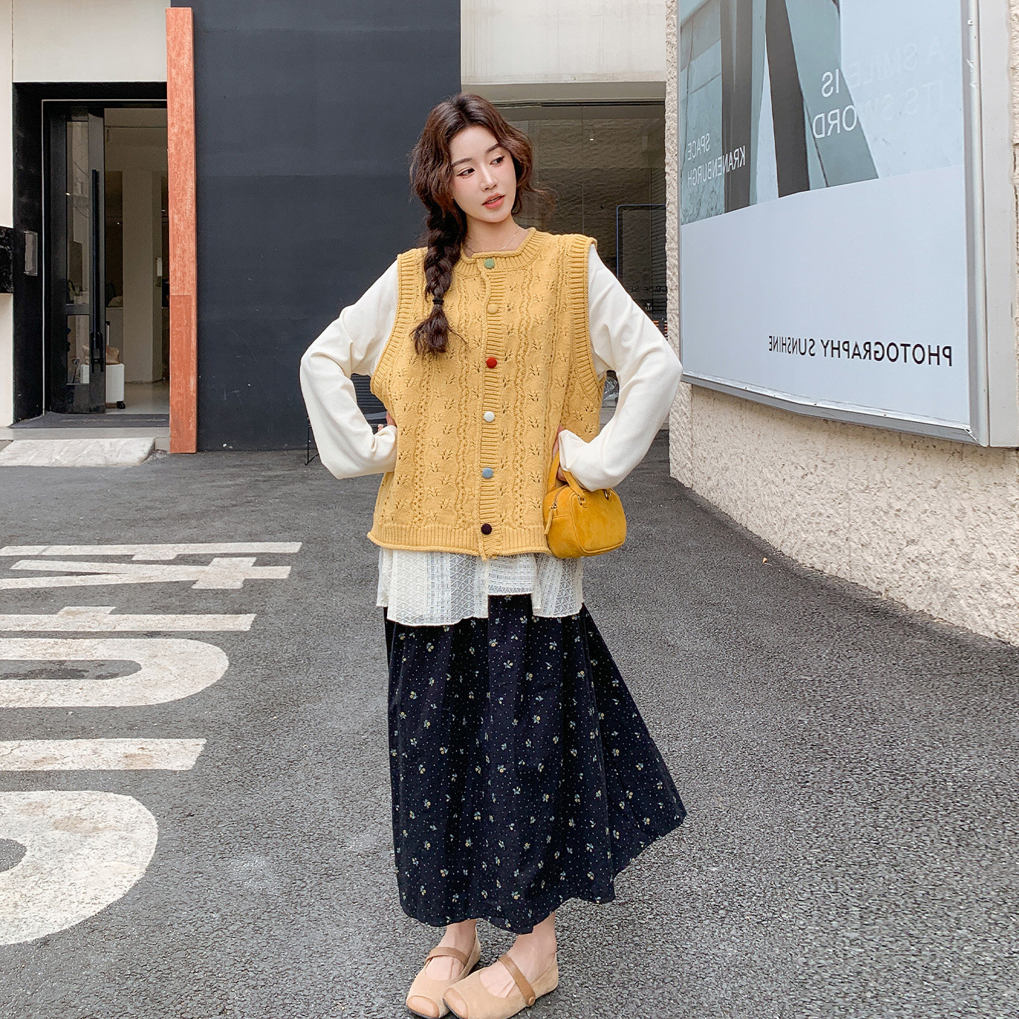 早春减龄文艺风针织马甲套装女2026新款蕾丝拼色上衣半身裙三件套