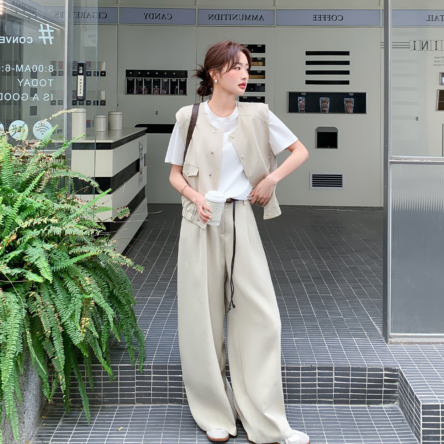 早春韩系松弛感马甲套装女2026新款休闲T恤高腰显瘦阔腿裤三件套