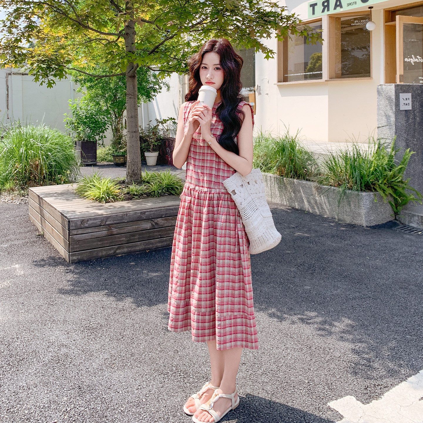 法式休闲减龄甜美风连衣裙女2026新款夏日收腰显瘦复古格纹背心裙