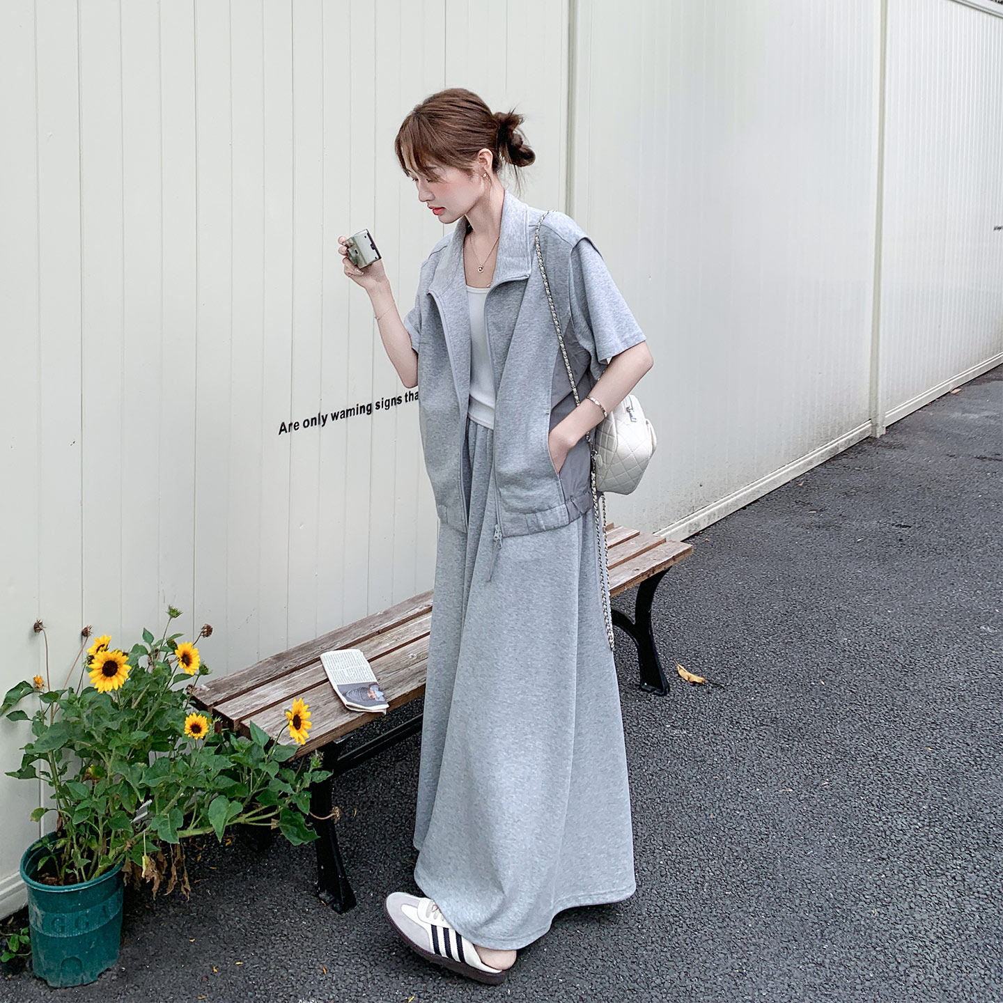 初夏韩版学院风设计感卫衣套装2026新款拼色上衣高腰半身裙两件套