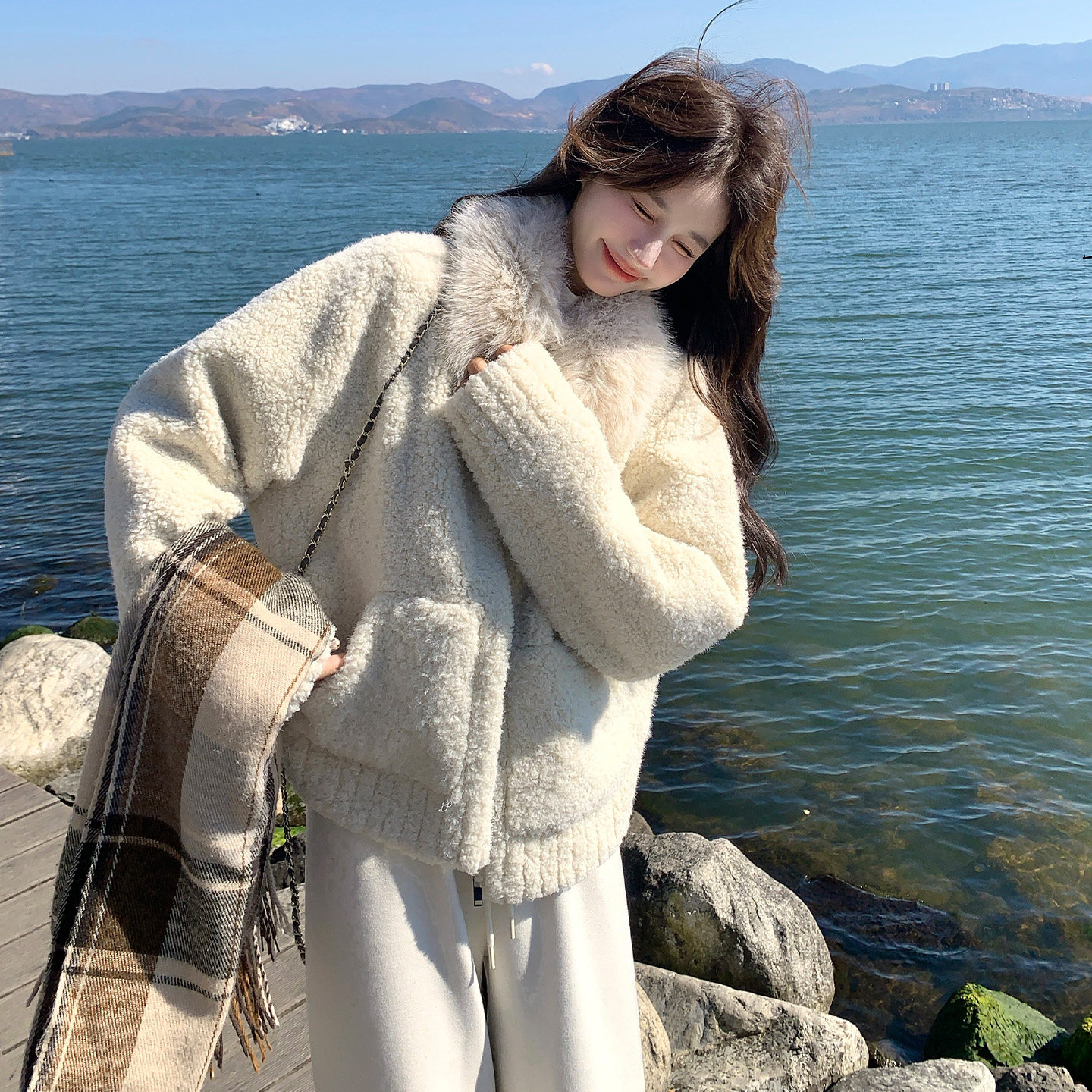 冬季温柔风羊羔毛短外套女保暖