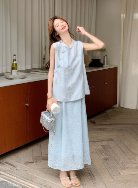 蓝色温婉清冷松弛感穿搭女夏日花朵刺绣背心半身裙两件套2026新款