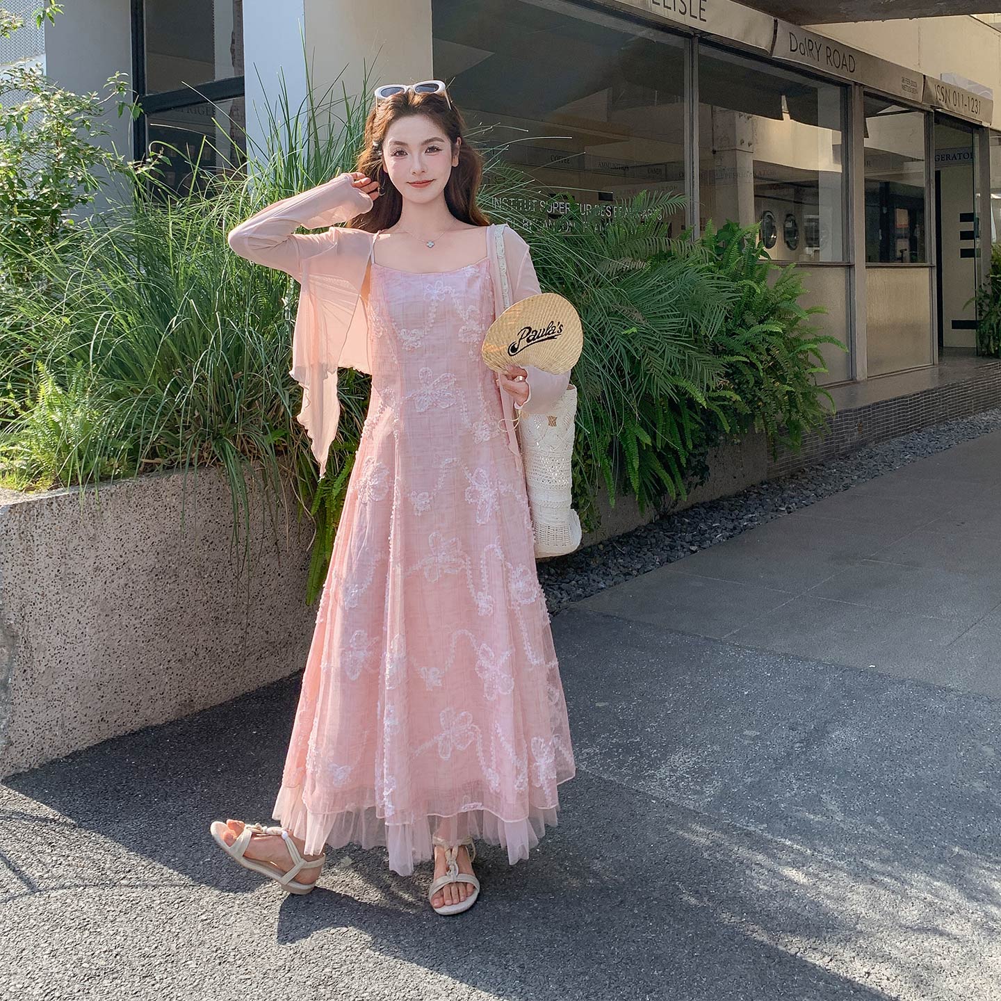 粉色浪漫风刺绣吊带连衣裙套装女2026新款夏日网纱披肩开衫两件套
