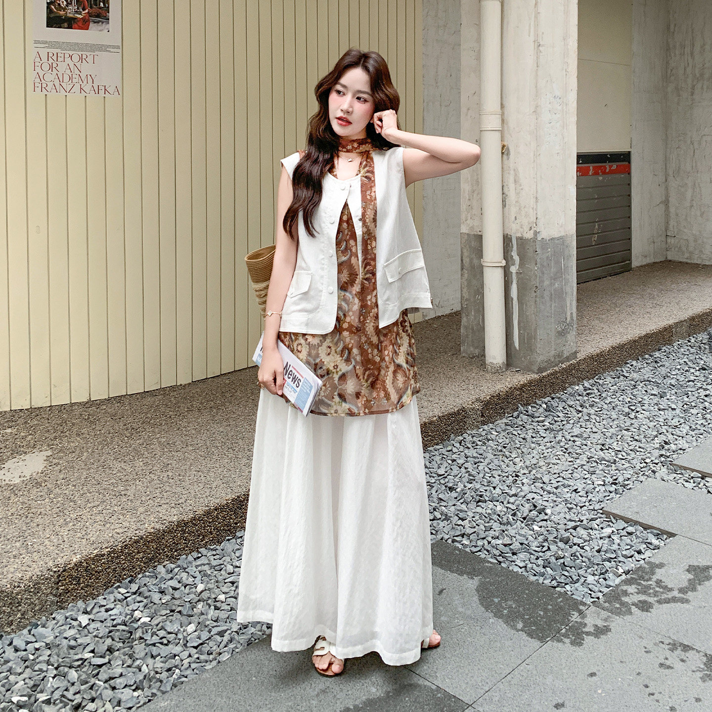 米白色韩式chic松弛感马甲套装2026夏日印花V领背心阔腿裤三件套
