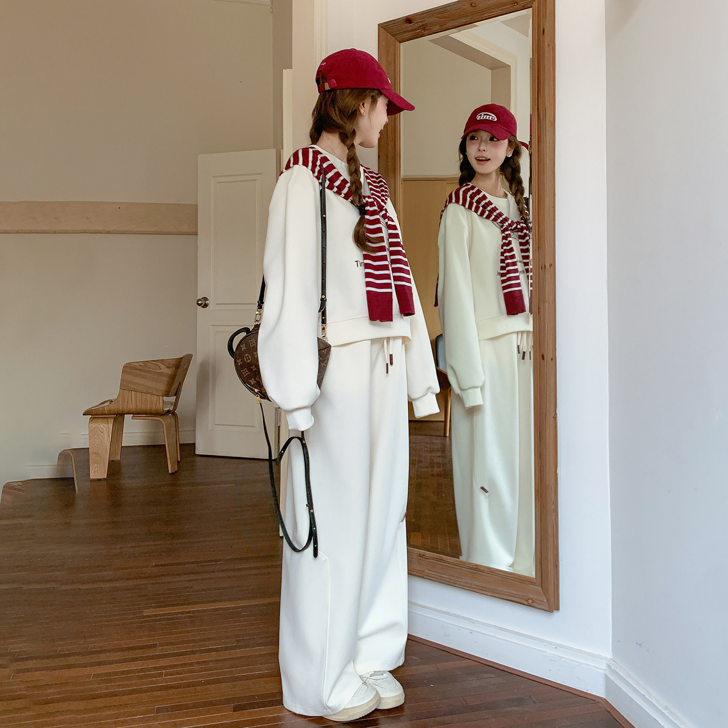 米色减龄通勤小狗卫衣套装女2026春新款韩式圆领上衣阔腿裤两件套