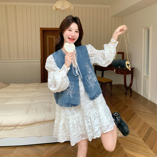早春韩系气质女神穿搭提花连衣裙套装2026新款刺绣牛仔马甲两件套