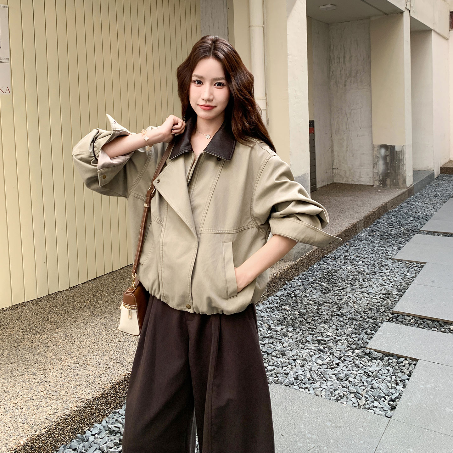 韩版休闲洋气极简风外套女秋日小个子独特设计感撞色翻领夹克2026