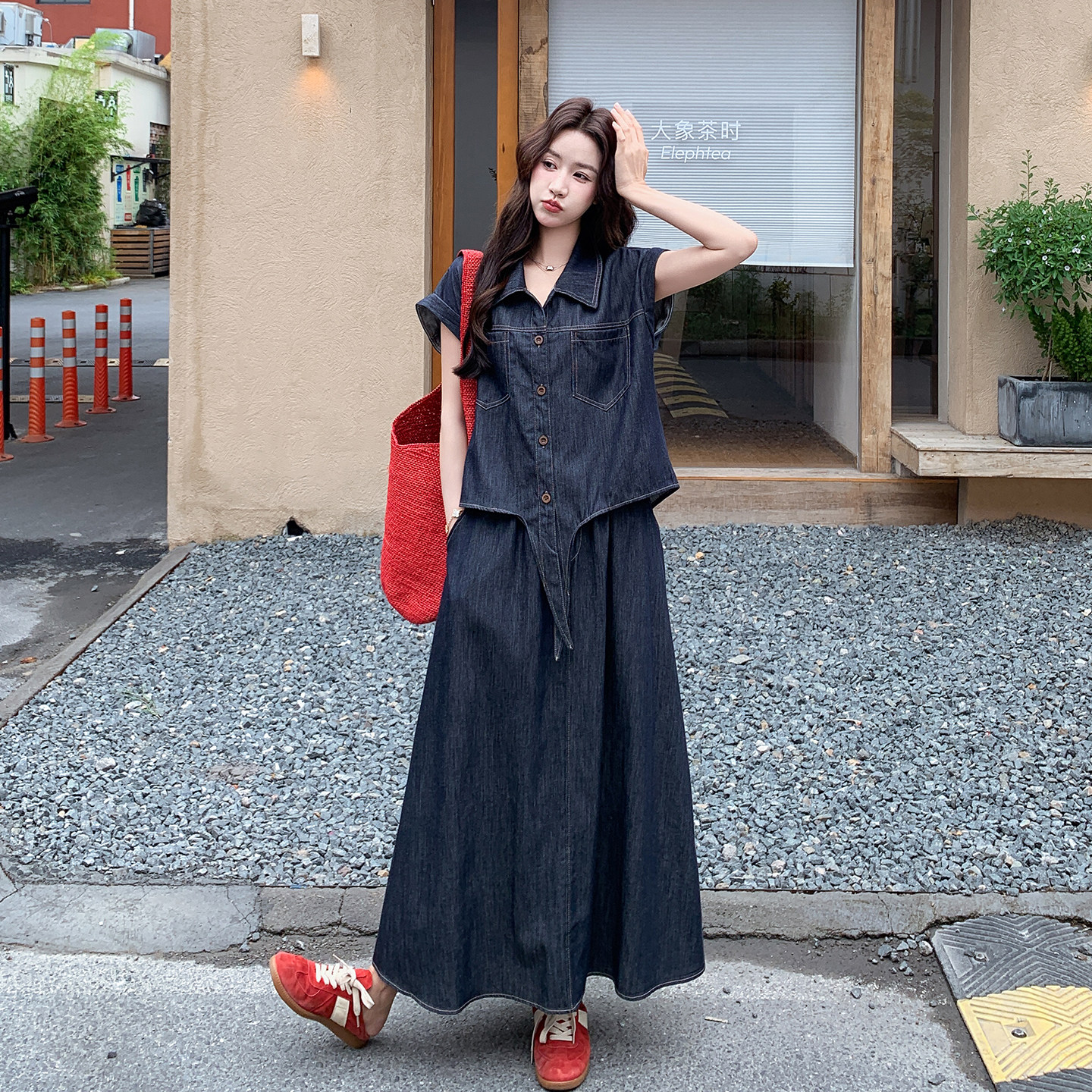 深蓝色盐系松弛感牛仔套装女2026新款夏日短袖上衣半身裙两件套