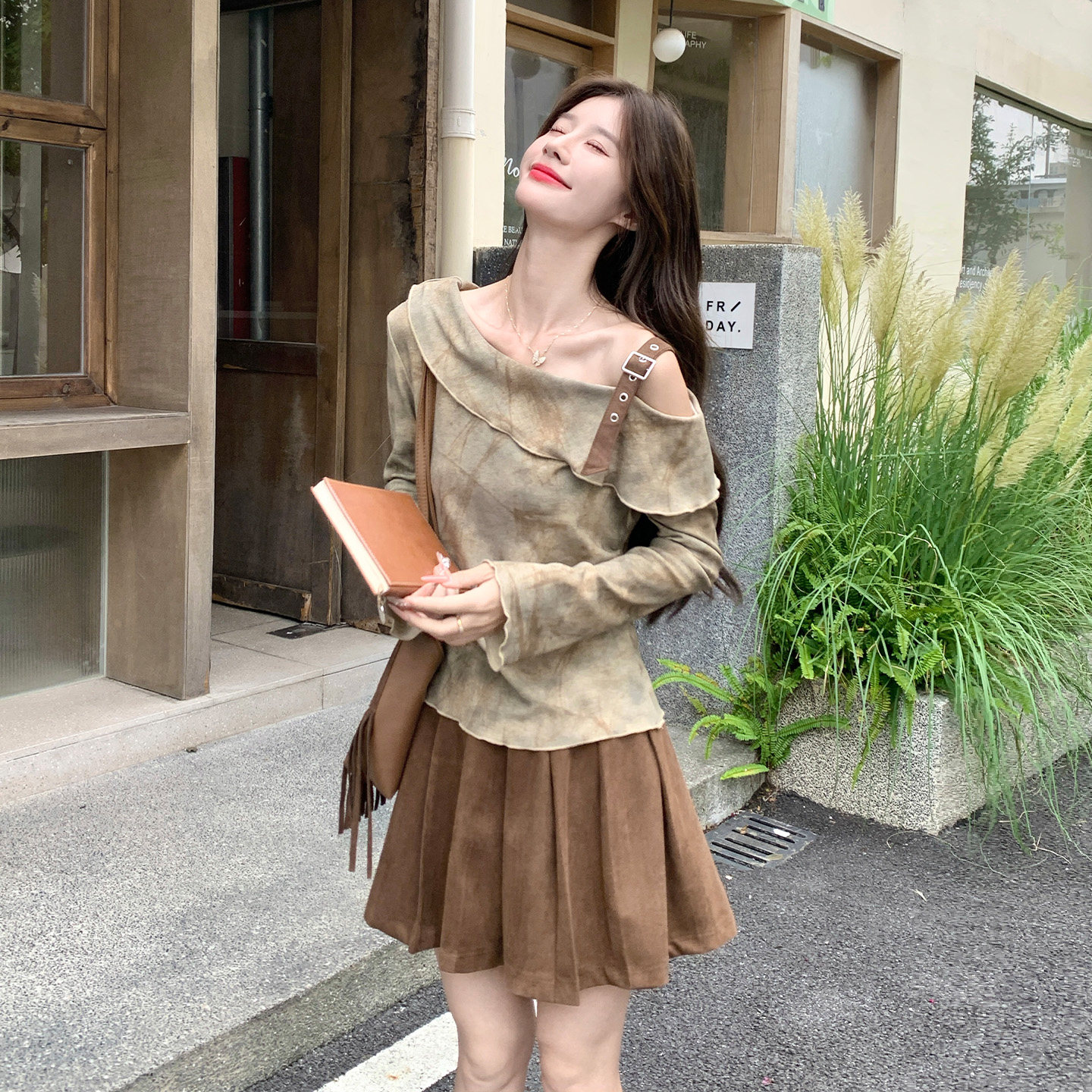 秋季露肩显瘦百褶裙两件套女装