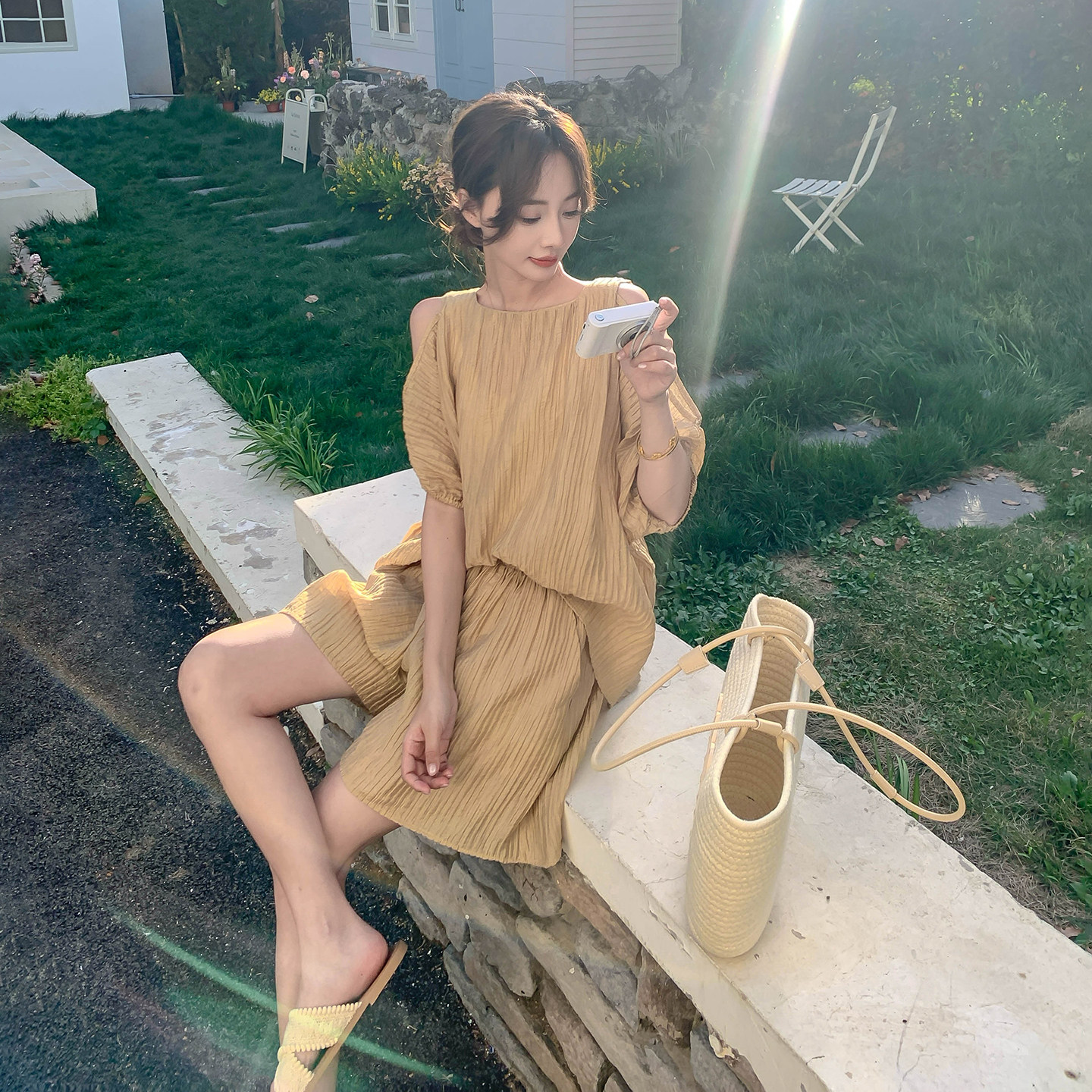 夏季盐系小个子穿搭套装女2026年新款时尚露肩上衣高腰短裤两件套