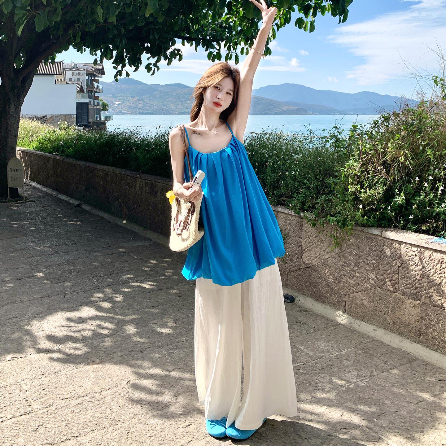 蓝色清新减龄少女感旅游套装夏花苞吊带上衣阔腿裤两件套2026新款