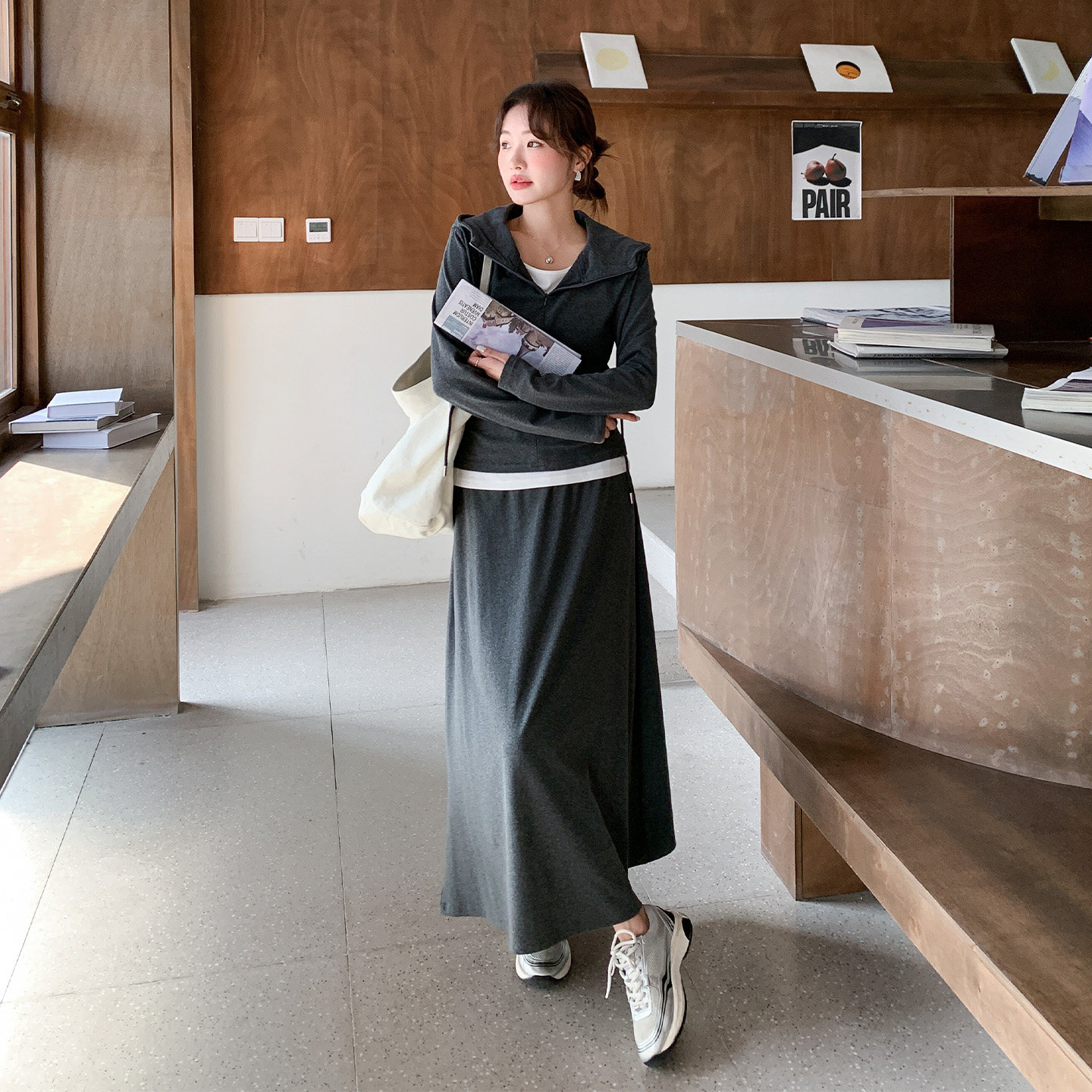 春日灰色随性慵懒风卫衣套装2026新款假两件连帽上衣半身裙两件套