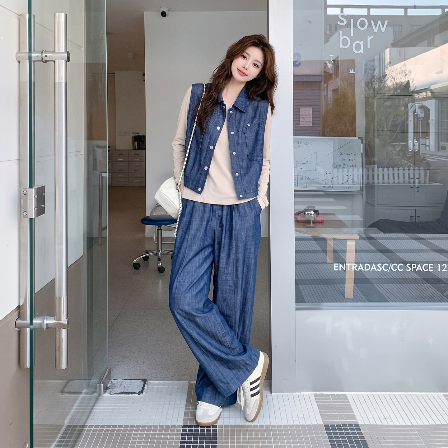 蓝色休闲百搭韩系风牛仔套装女2026新款翻领马甲打底衫长裤三件套