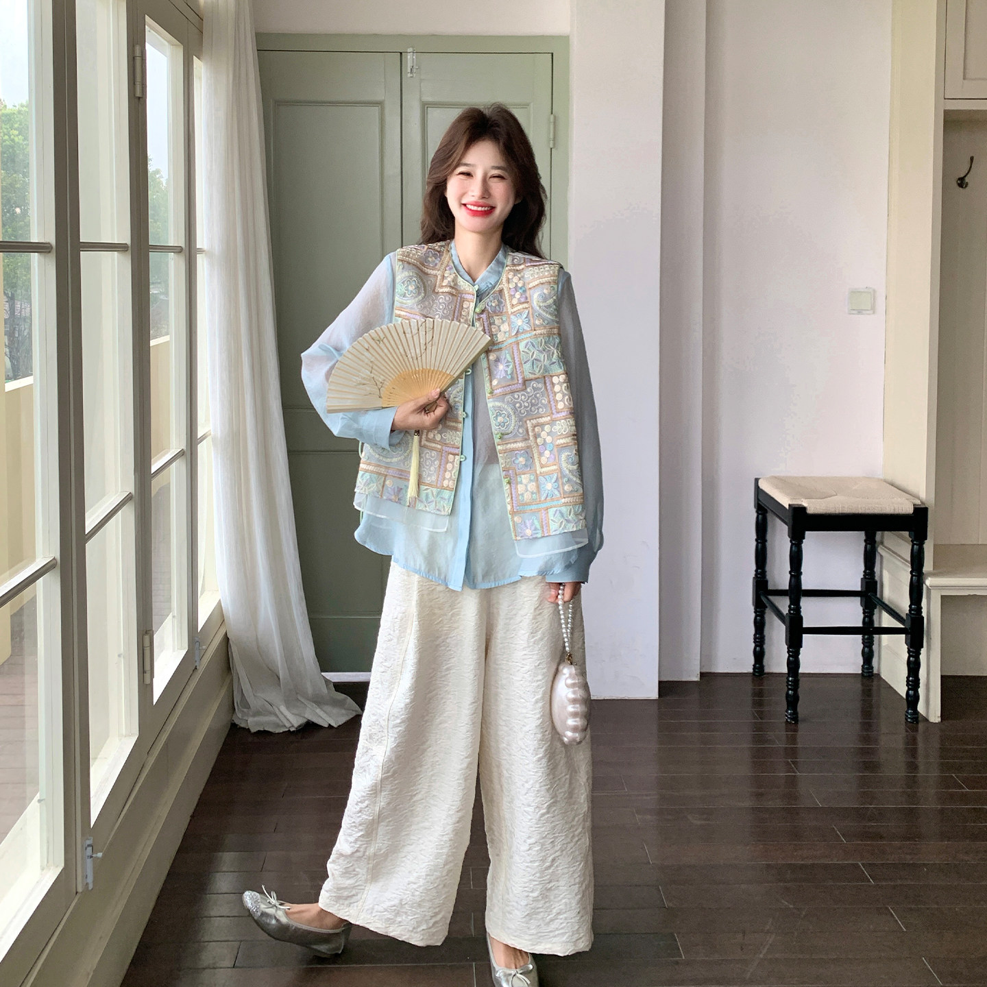 新中式贵感千金风刺绣马甲套装女夏日轻薄款内搭阔腿裤三件套2026