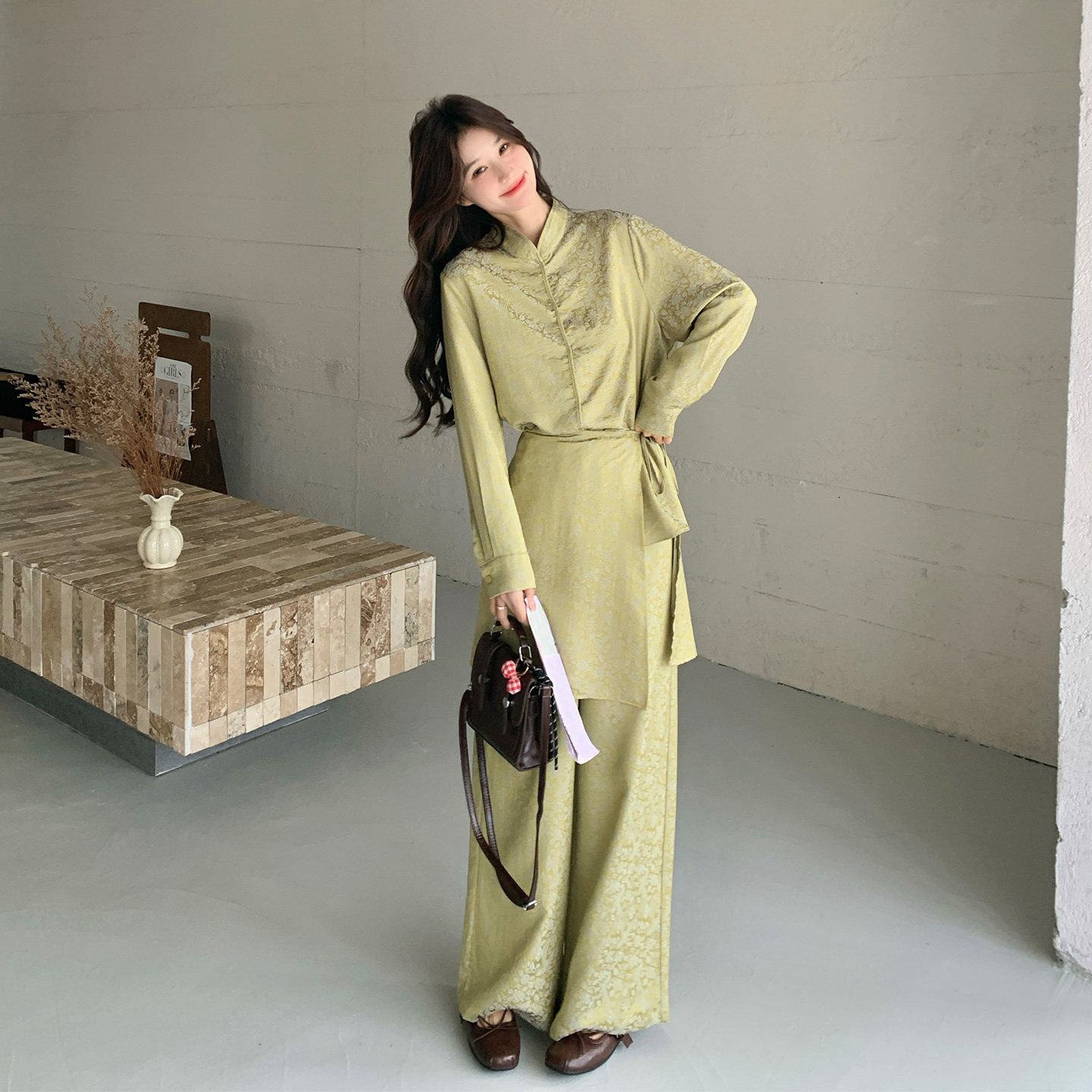 早春高级感时髦精新中式穿搭女2026新款盘扣上衣腰封阔腿裤两件套