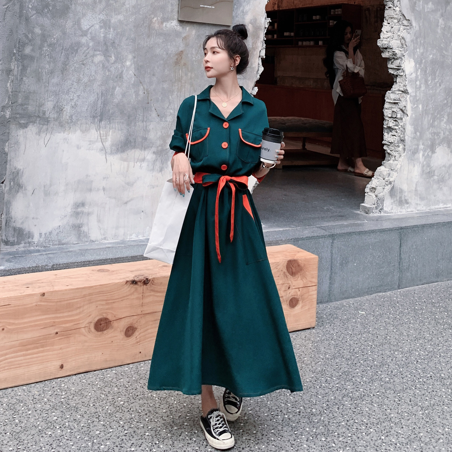 墨绿色法式高端长袖衬衫连衣裙女2026春新款系带蝴蝶结显瘦a字裙