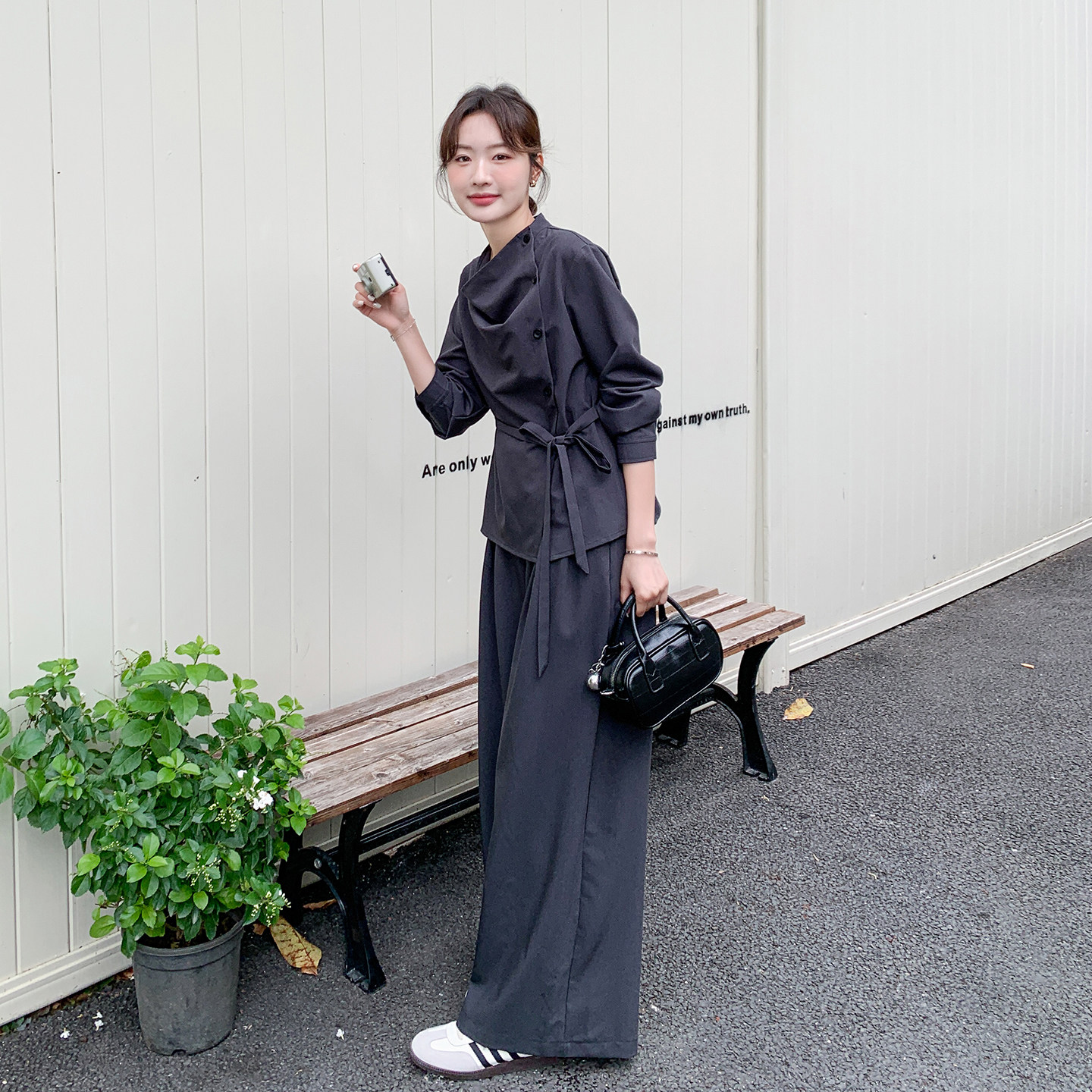 深灰色韩系慵懒风一整套穿搭女2026早春新款不规则上衣阔腿裤套装