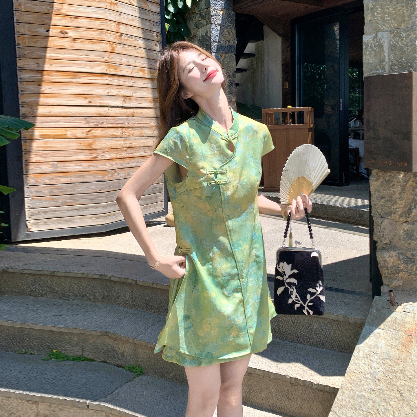 绿色新中式绝美晕染风改良盘扣旗袍套装女2026初夏新款短裤两件套