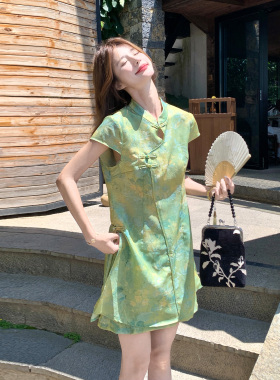 绿色新中式绝美晕染风改良盘扣旗袍套装女2026初夏新款短裤两件套