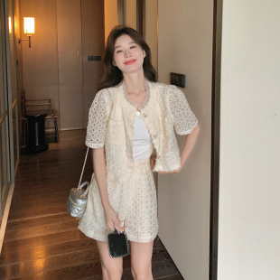 米色小香风镂空花边套装女2026初夏新款高级感气质上衣短裤两件套