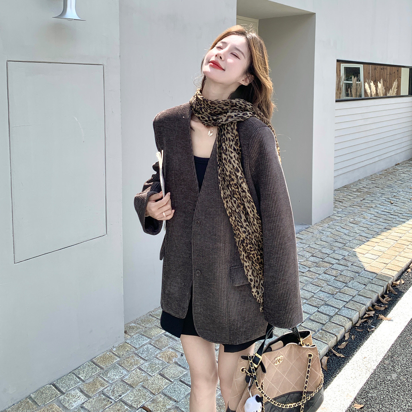 美拉德风麂皮绒西装短外套女