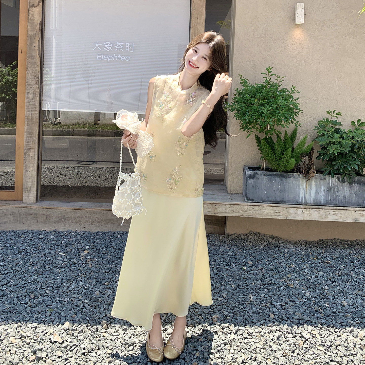 黄色减龄优雅贵气感套装女2026新中式国风刺绣马甲吊带裙两件套夏