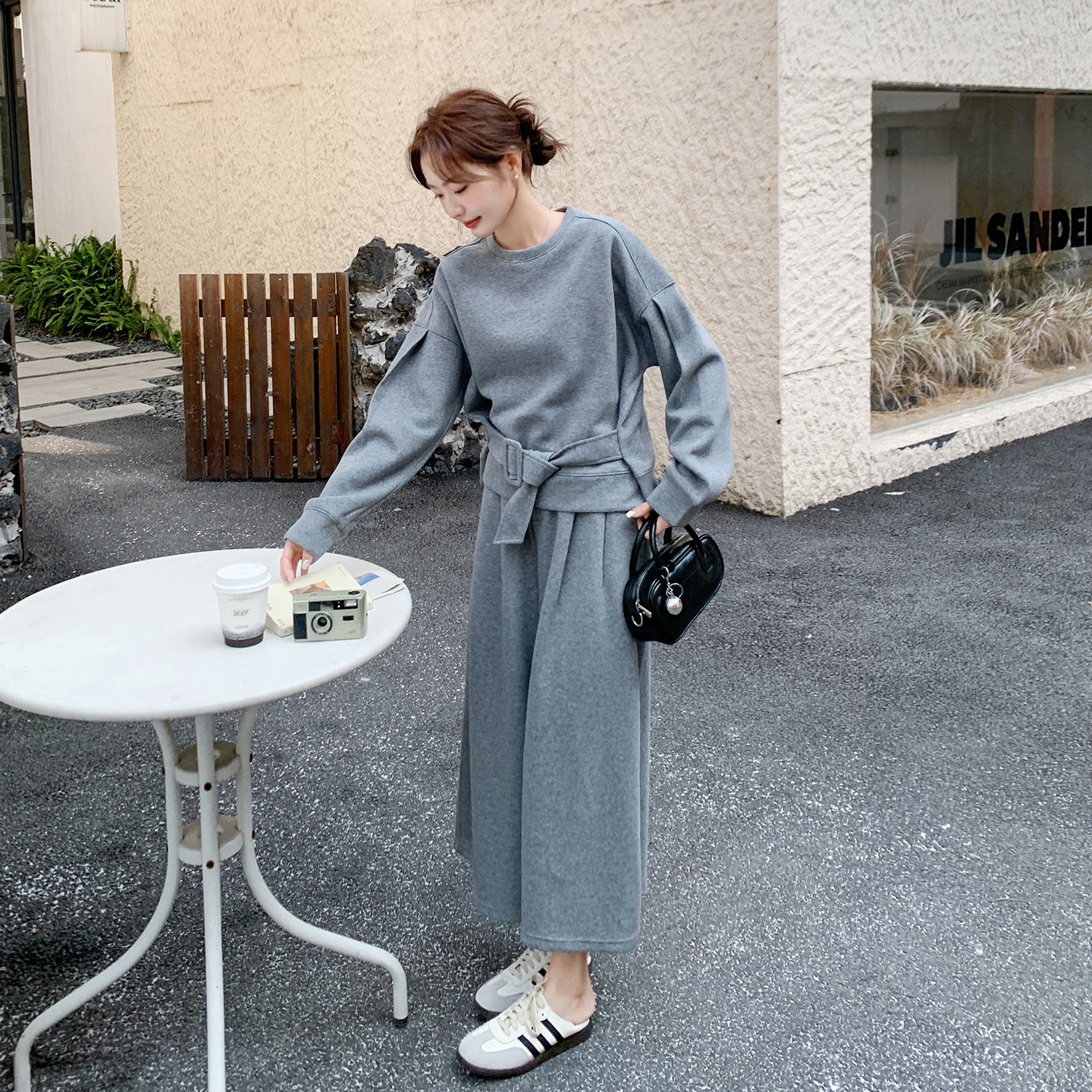 早春灰色松弛感卫衣套装女2026新款系带上衣高腰显瘦阔腿裤两件套