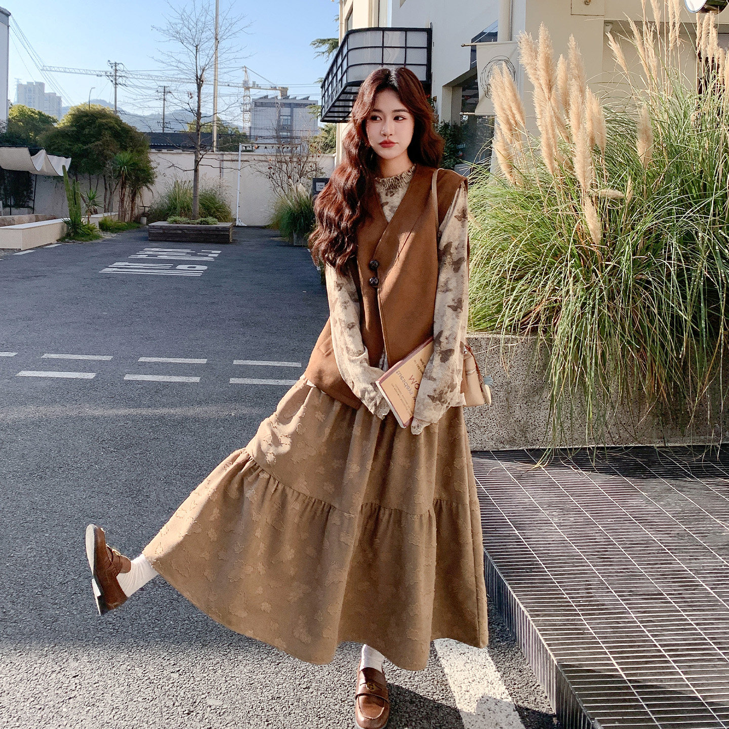 早春复古氛围感穿搭套装女2026新款休闲马甲印花内搭半身裙三件套