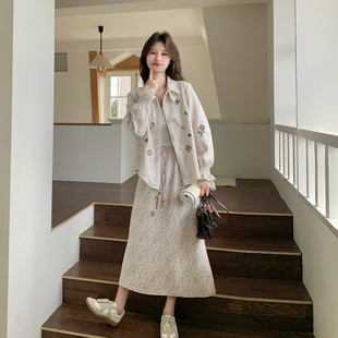 韩系小清新撞色印花刺绣套装女2026春新款松弛感上衣半身裙两件套